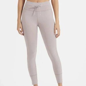 Vuori Daily Soft Performance Legging in Light Pink